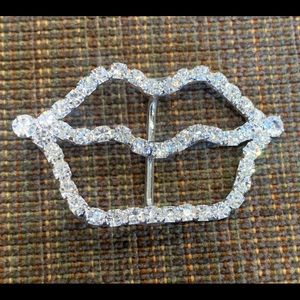 Kiss lips rhinestone crystal love belt buckle